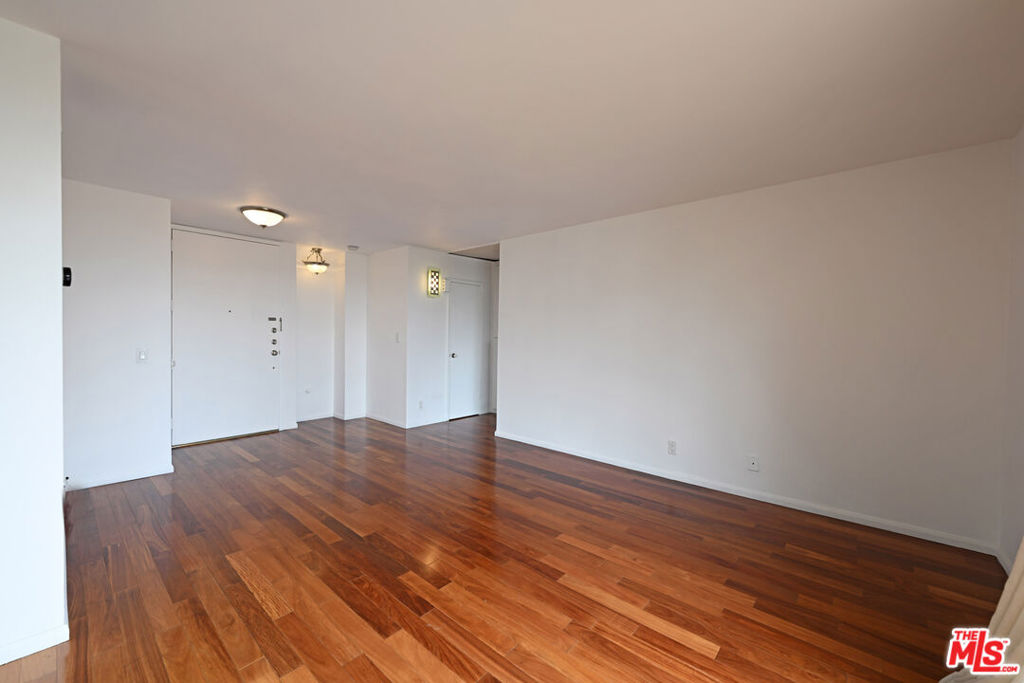 100 S Doheny Drive 424 Property Photo 10