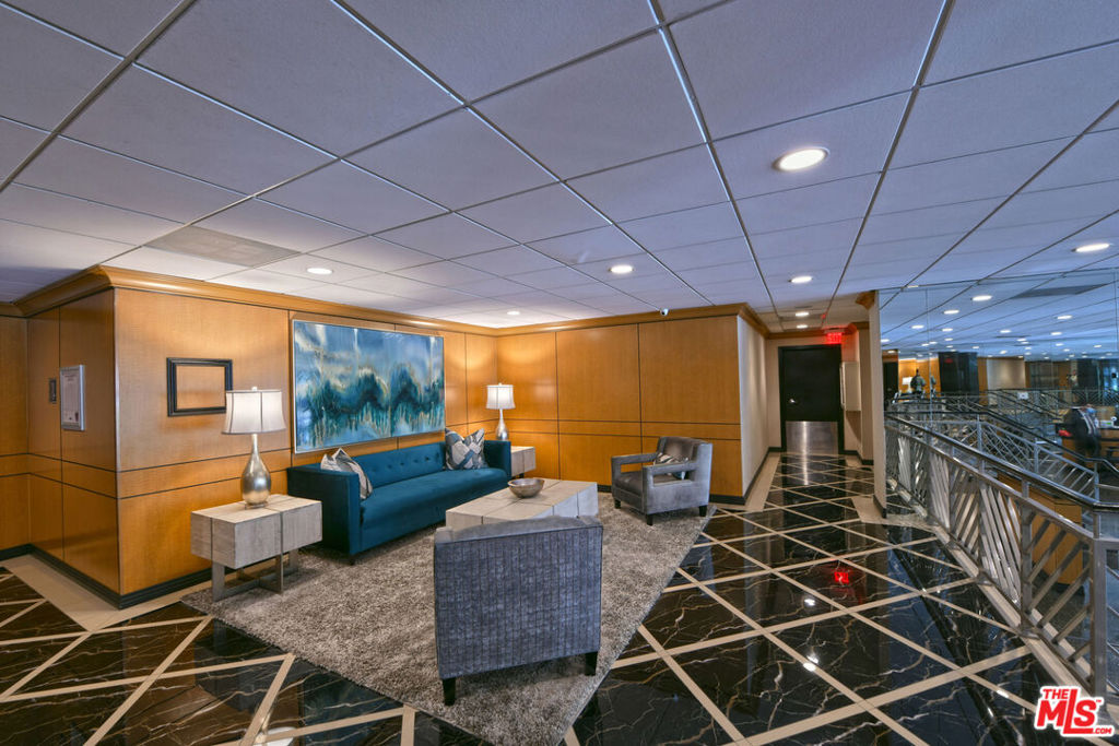 100 S Doheny Drive 424 Property Photo 15