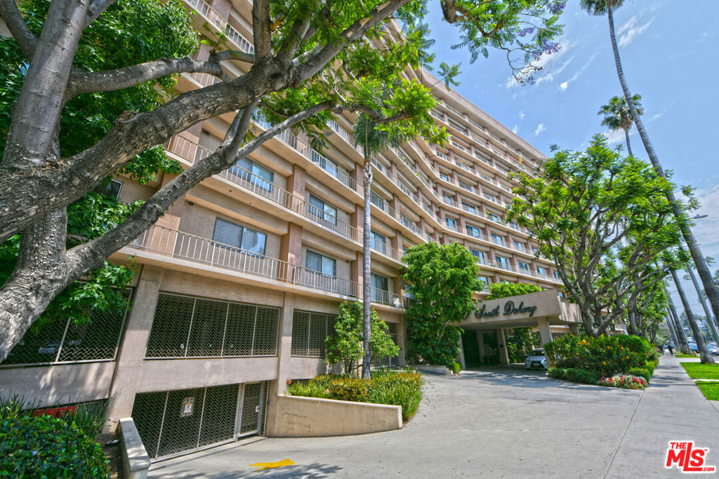 100 S Doheny Drive 424 Property Photo 17