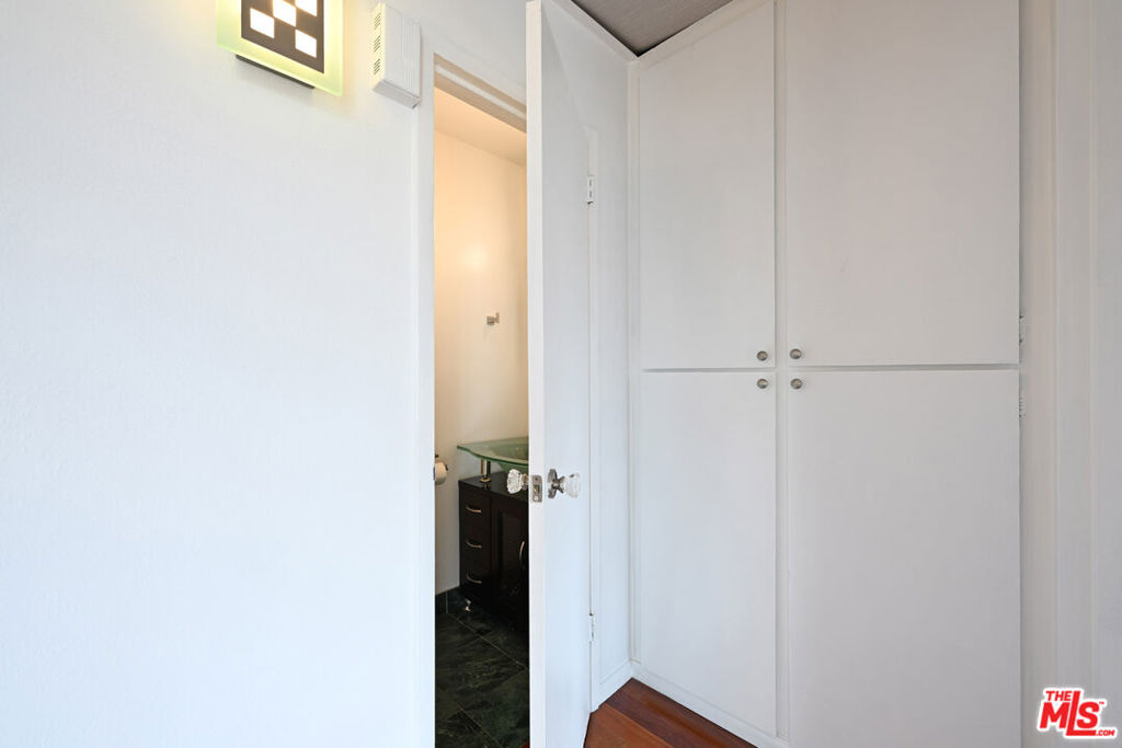 100 S Doheny Drive 424 Property Photo 18