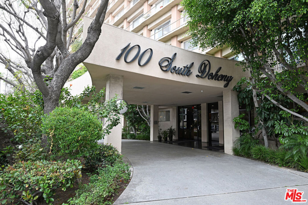 100 S Doheny Drive 424 Property Photo 19