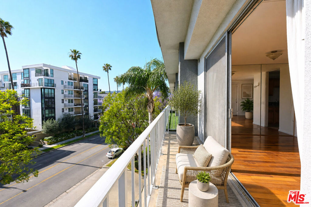 100 S Doheny Drive 424 Property Photo 25