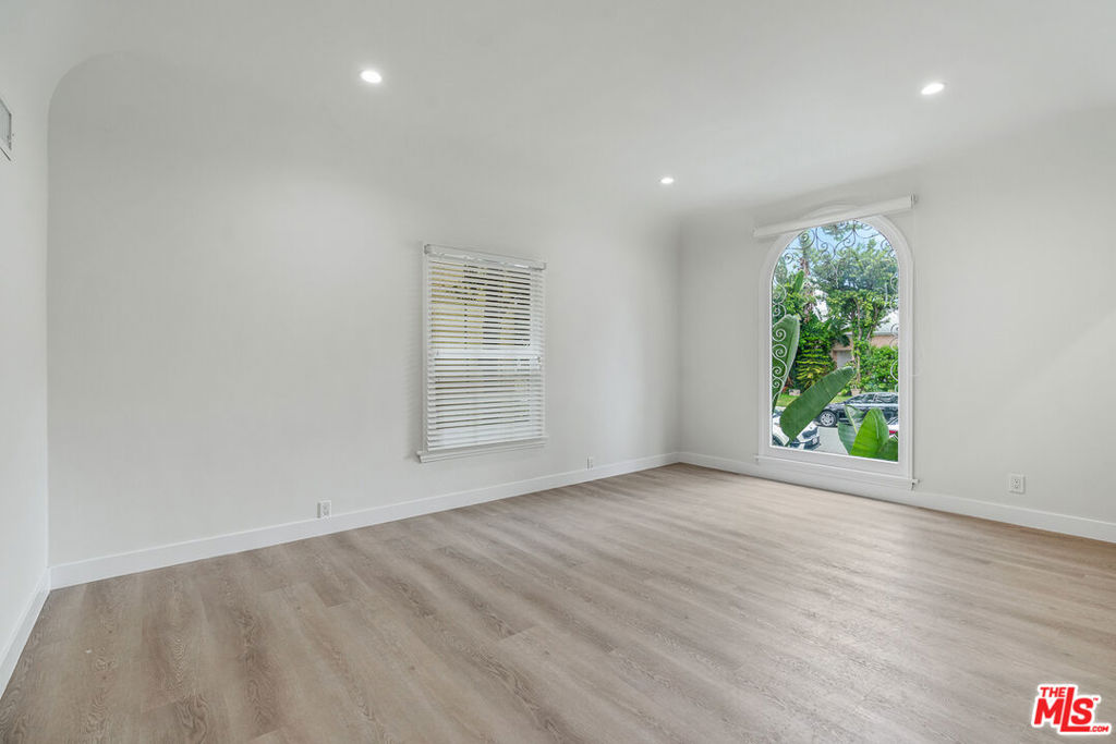 144 N Swall Drive 5 Property Photo 14