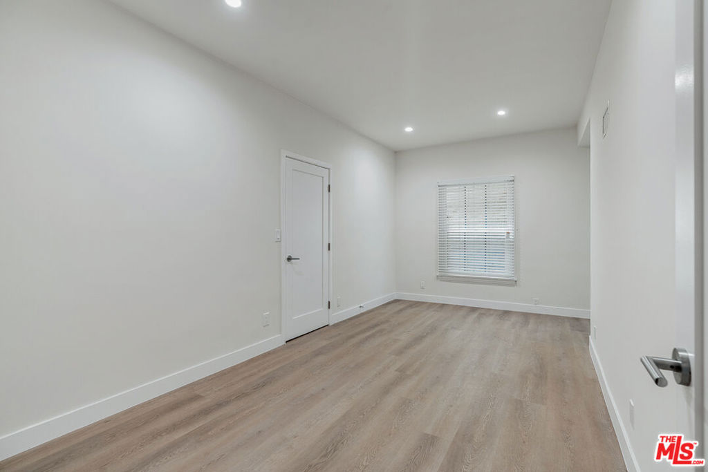 144 N Swall Drive 5 Property Photo 15
