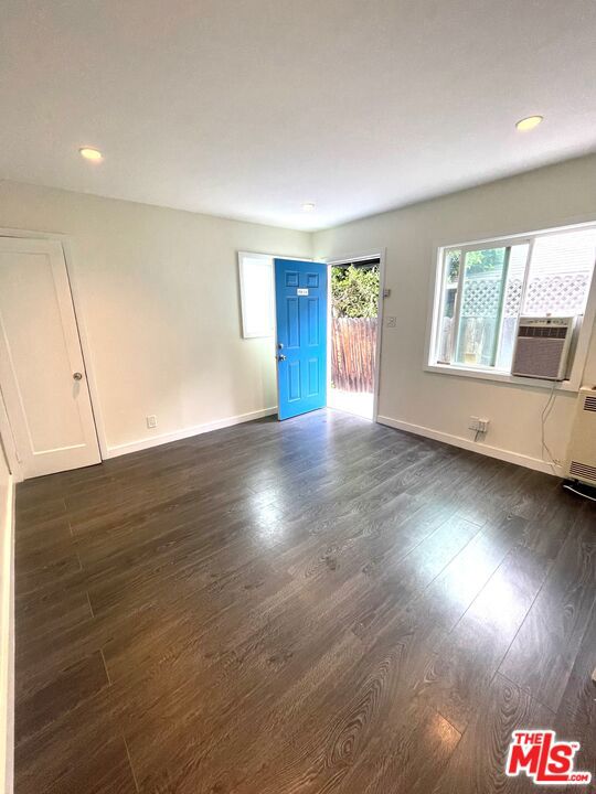 838 N Ridgewood Place Property Photo 23
