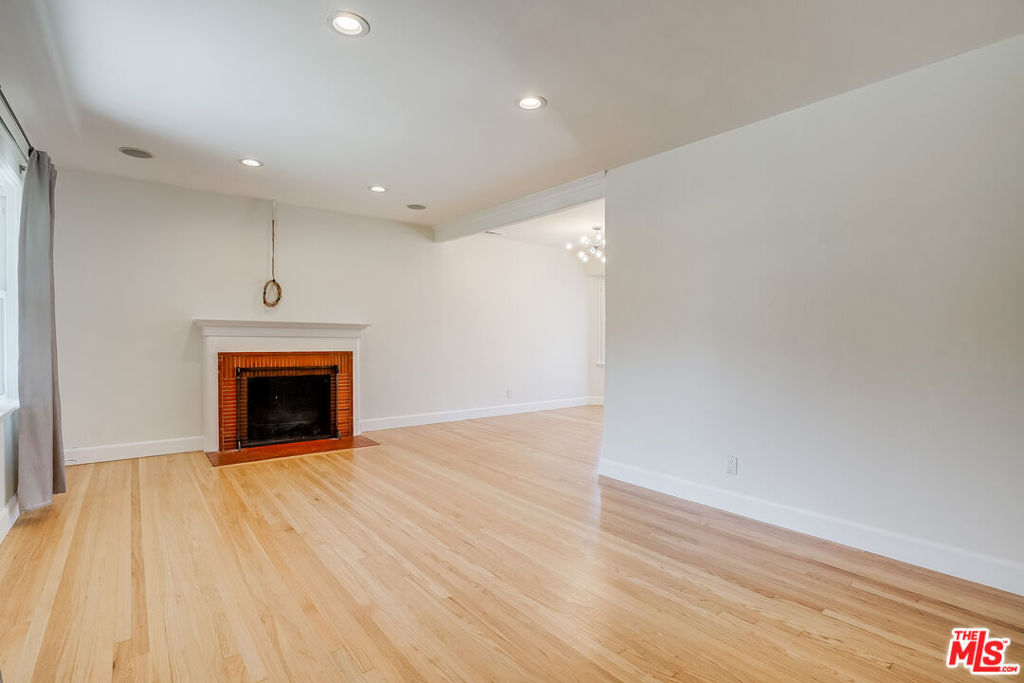 11819 Pacific Avenue Property Photo 5