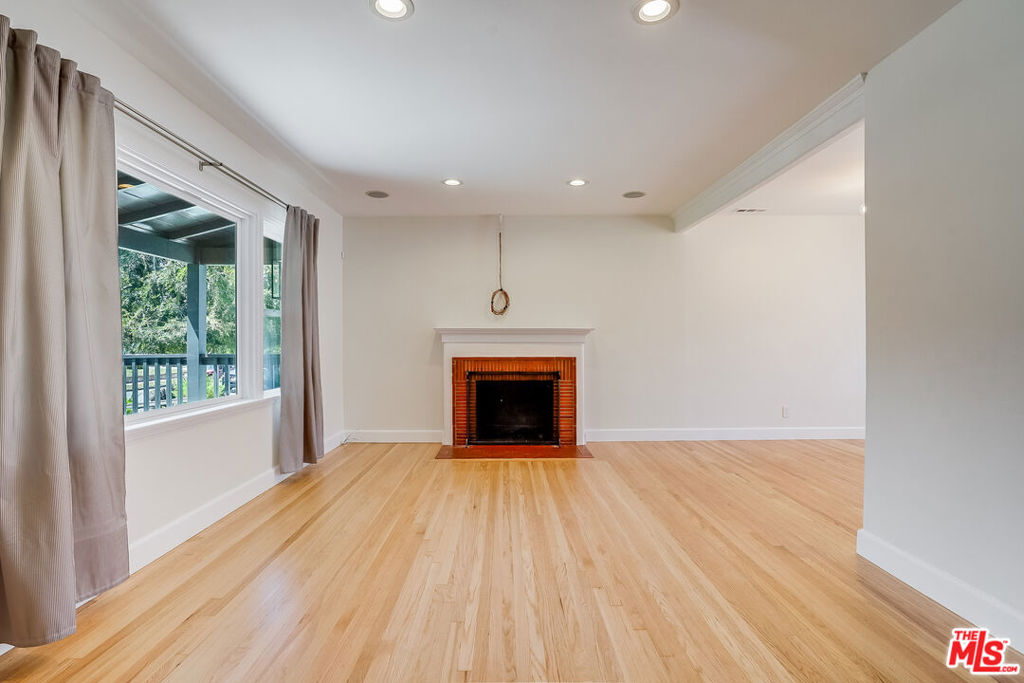 11819 Pacific Avenue Property Photo 6