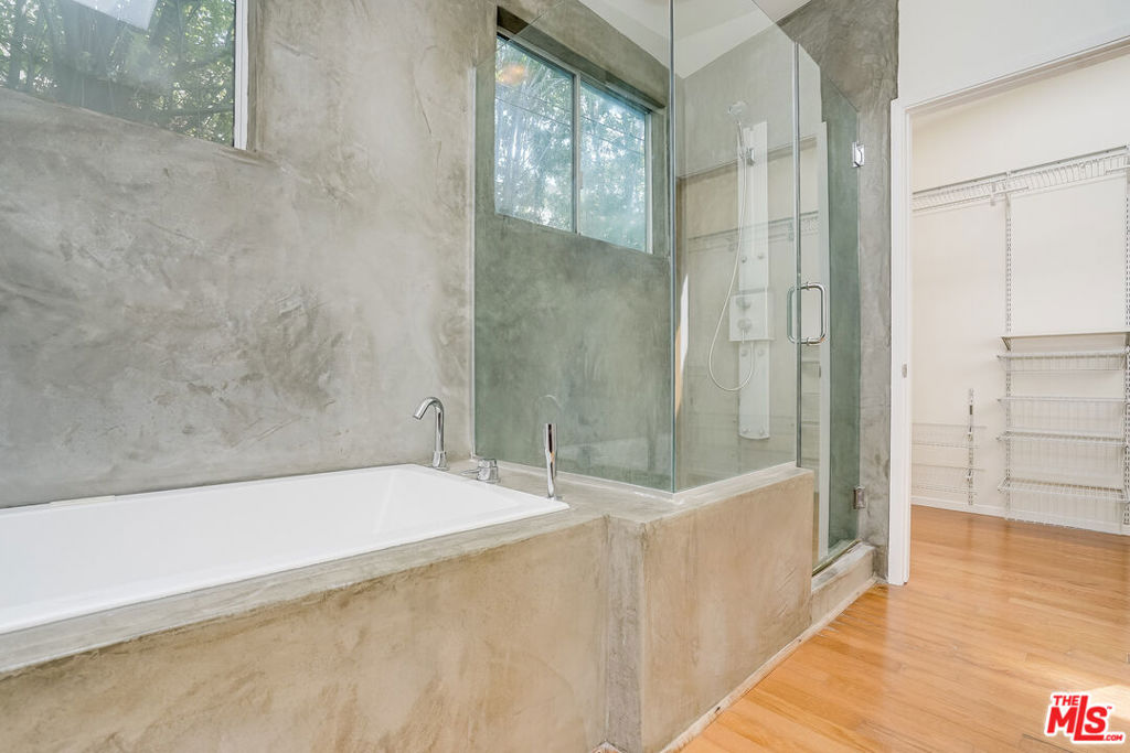 11819 Pacific Avenue Property Photo 24