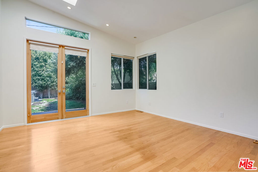 11819 Pacific Avenue Property Photo 28