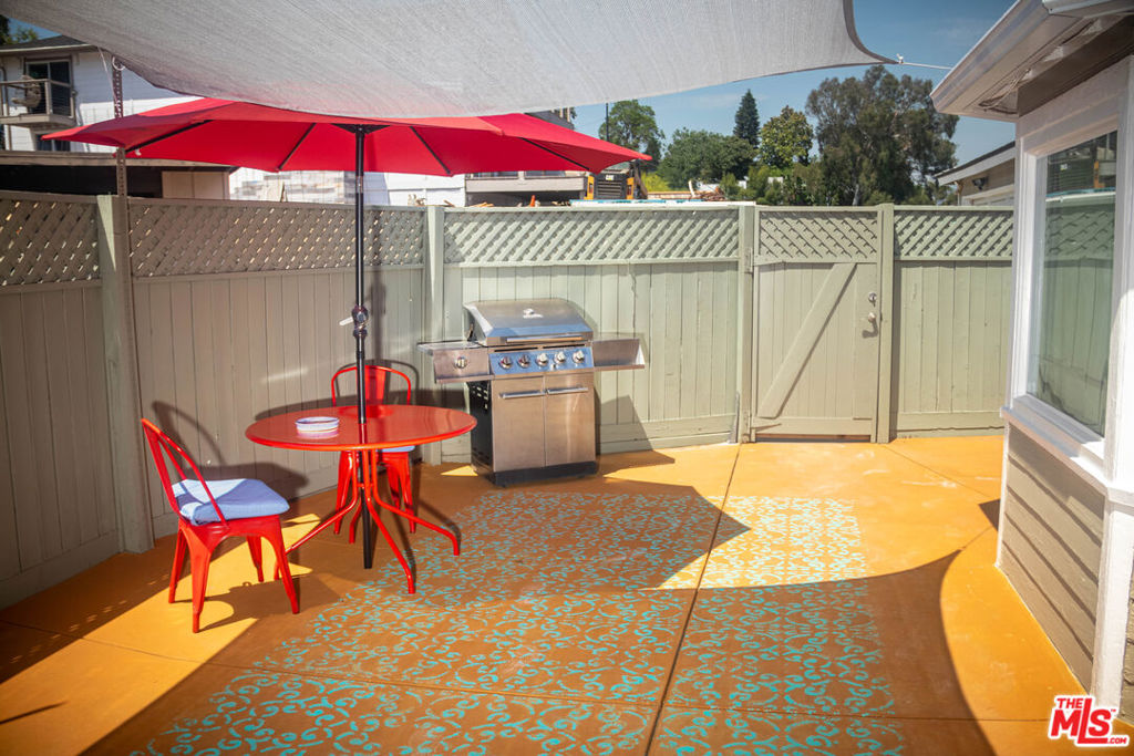 2247 Moore Street Property Photo 4