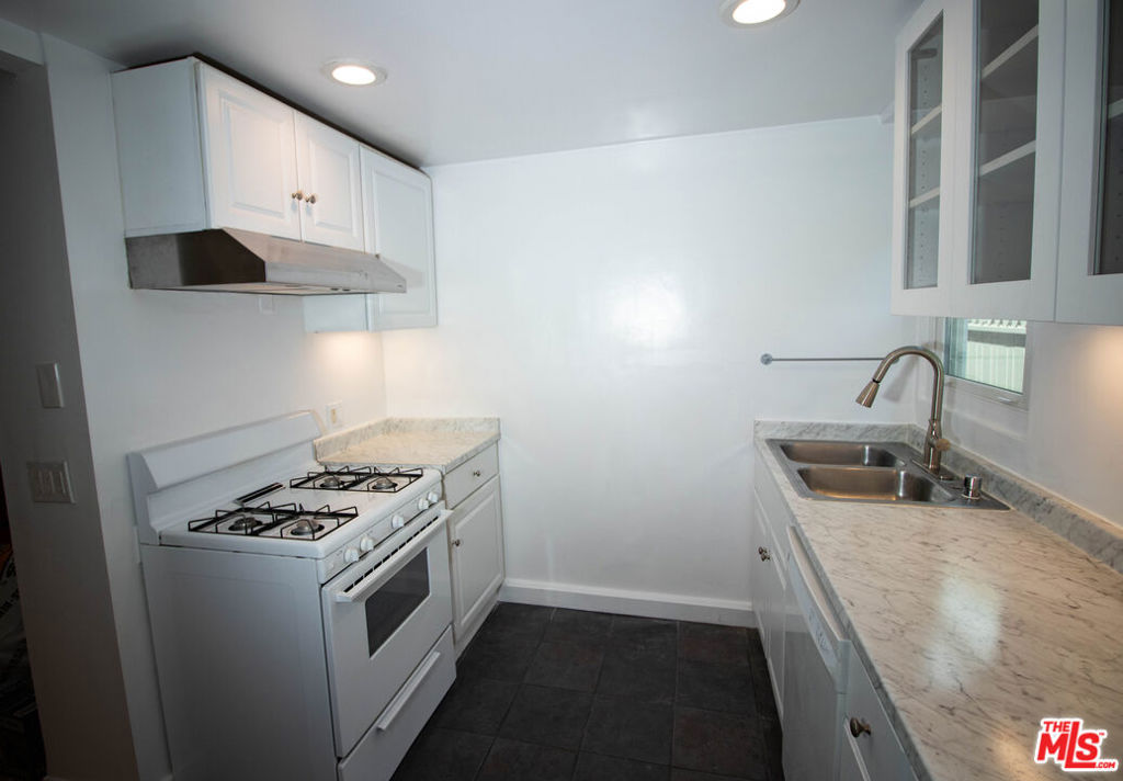 2247 Moore Street Property Photo 8