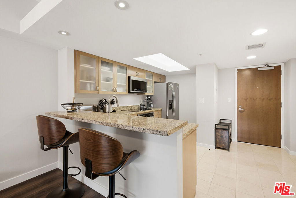 13700 Marina Pointe Drive 519 Property Photo 13