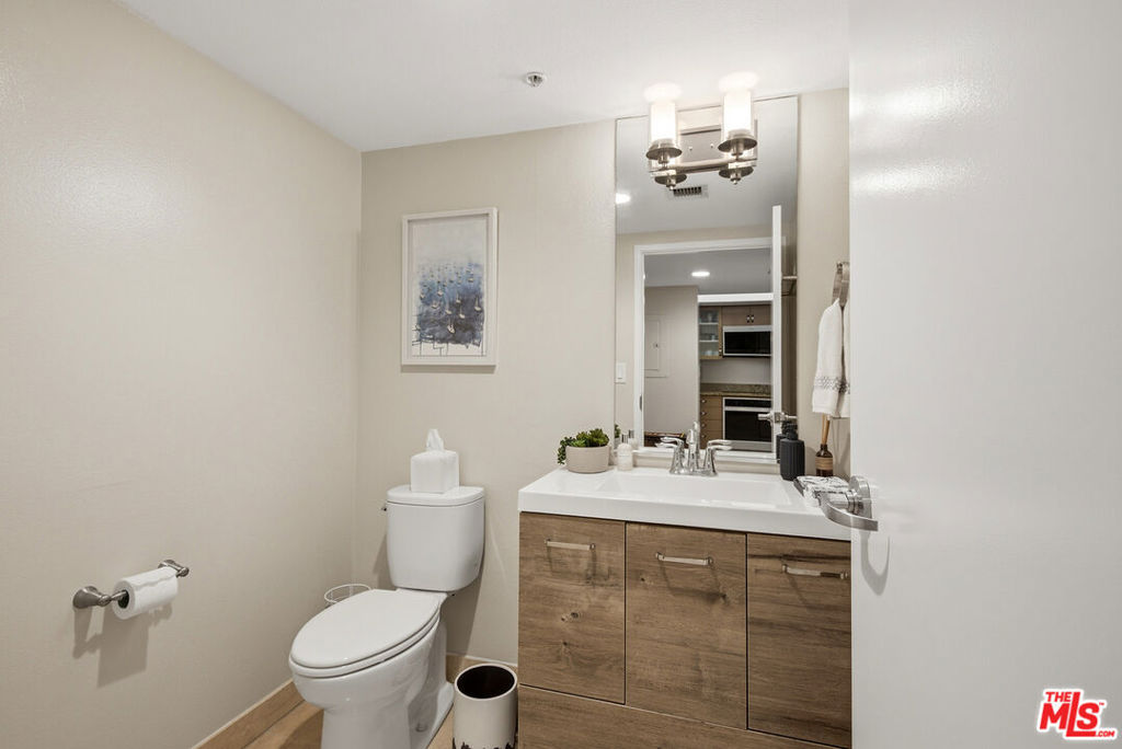 13700 Marina Pointe Drive 519 Property Photo 20