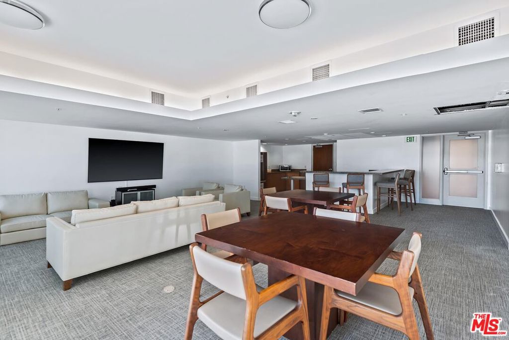 13700 Marina Pointe Drive 519 Property Photo 31