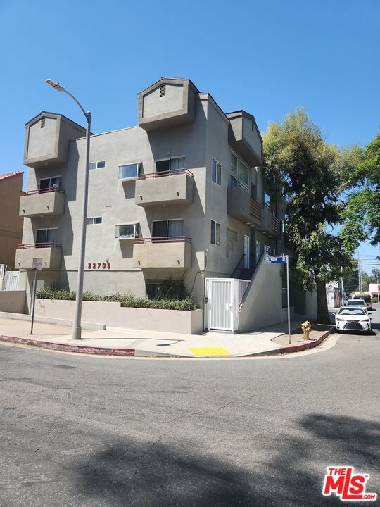 22705 Del Valle Street 2 Property Photo 2