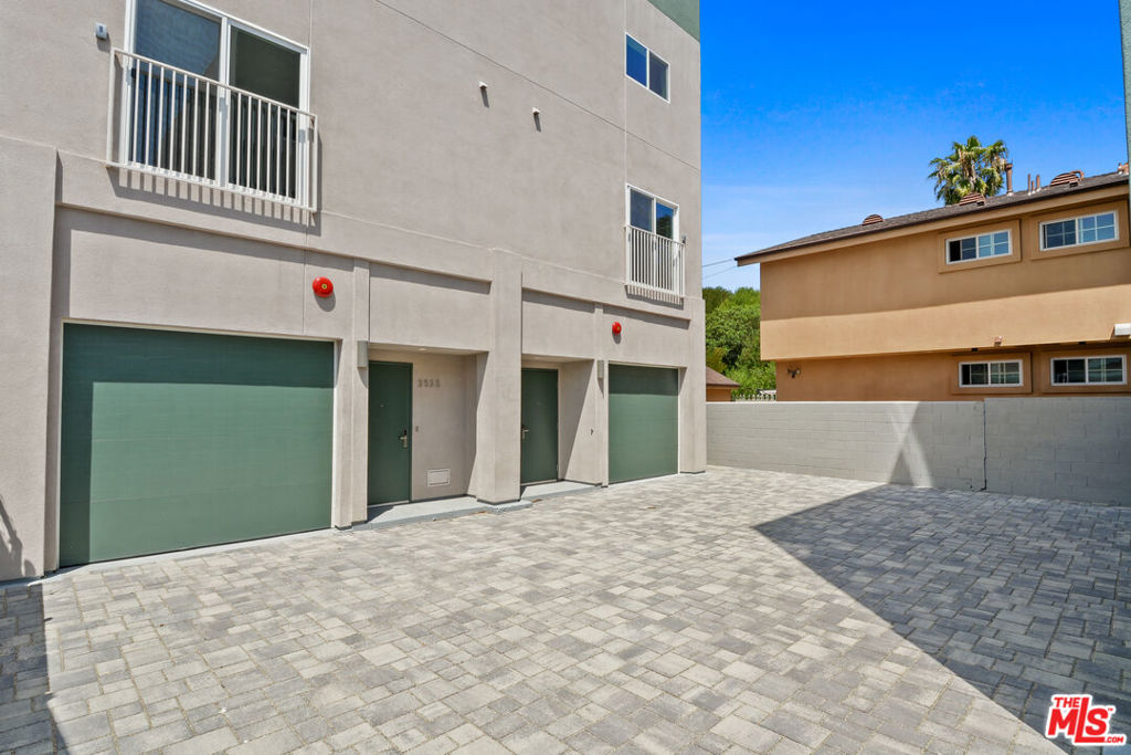 2523 1/2 S Orange Drive Property Photo 17