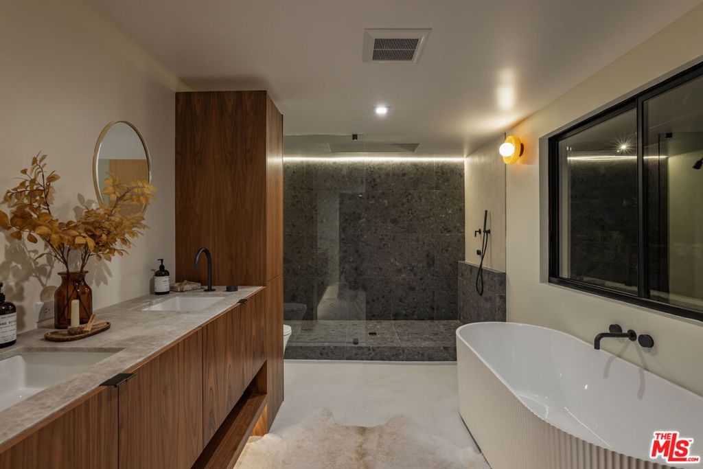3748 Seahorn Drive Property Photo 17