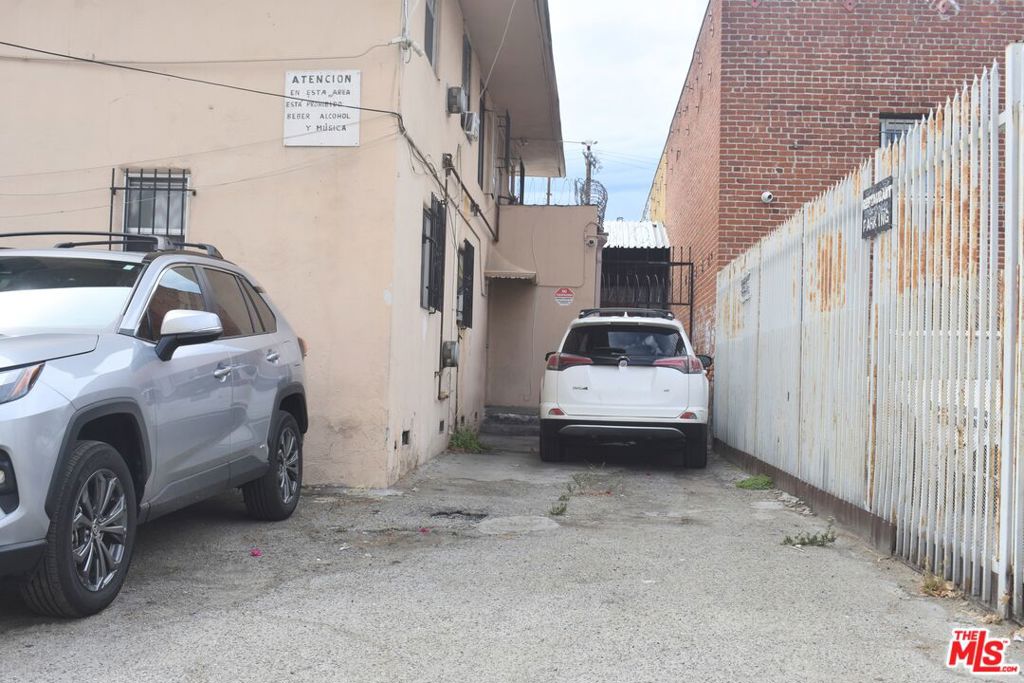 904 N Western Avenue Property Photo 14