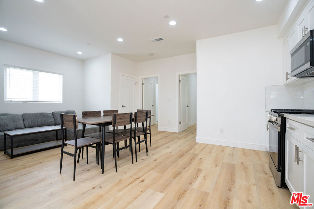 1286 W 35th Place Property Photo 8