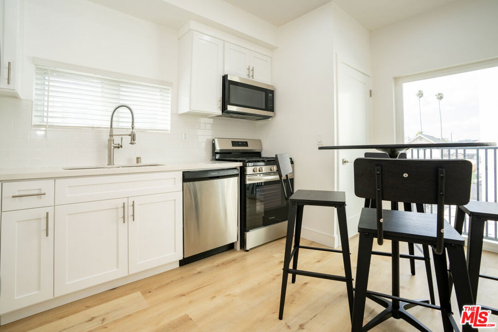 1286 W 35th Place Property Photo 13