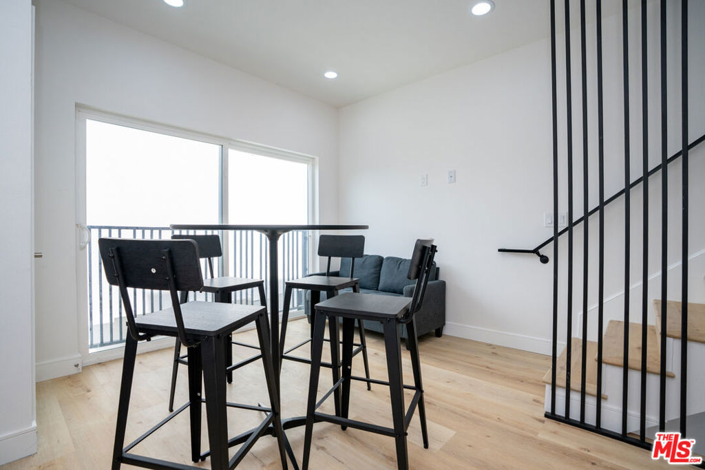 1286 W 35th Place Property Photo 14