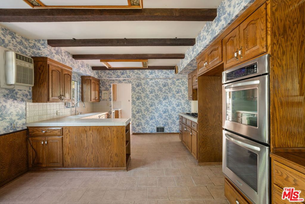 1007 Matilija Road Property Photo 8