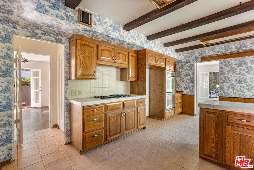 1007 Matilija Road Property Photo 9