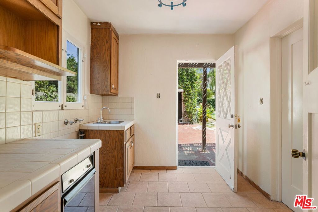 1007 Matilija Road Property Photo 10