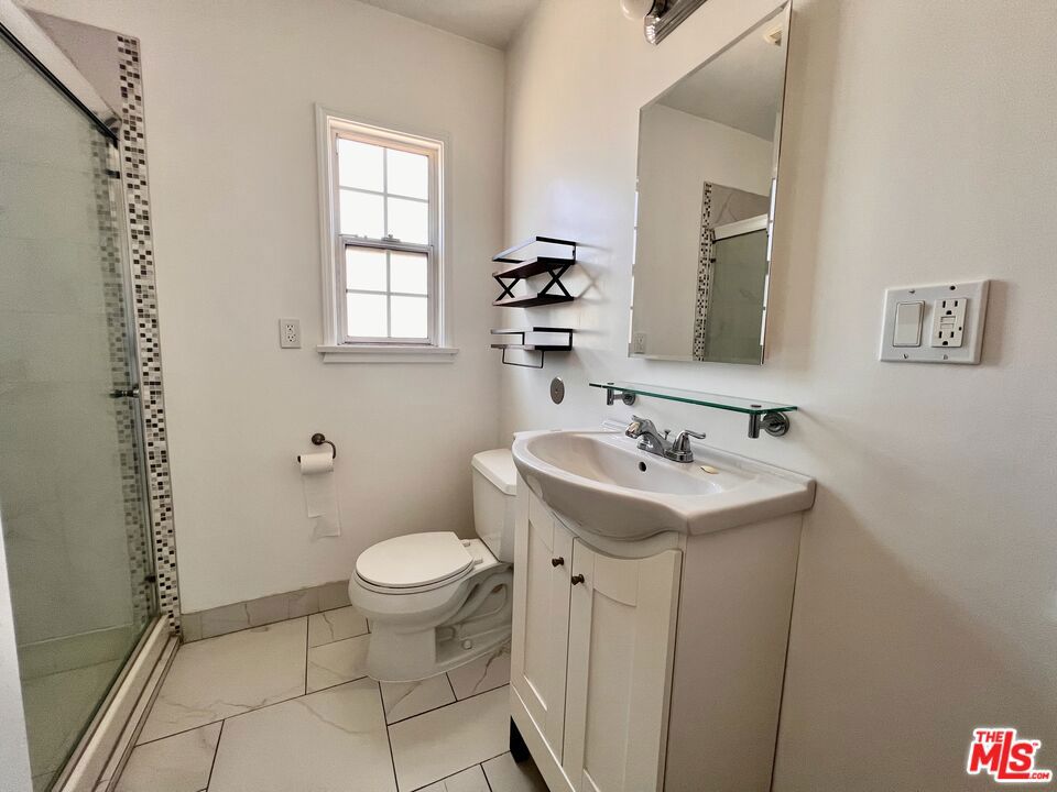 2333 S Garth Avenue 1/2 Property Photo 14