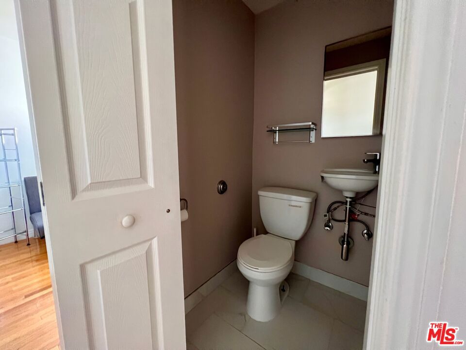 2333 S Garth Avenue 1/2 Property Photo 15