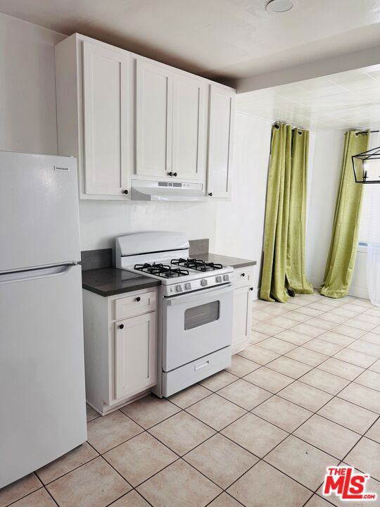 1100 W 48th Street Property Photo 3