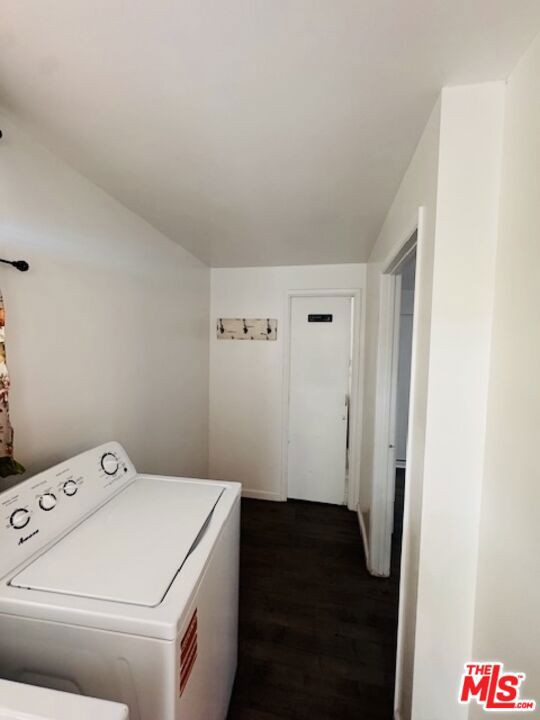 1100 W 48th Street Property Photo 6