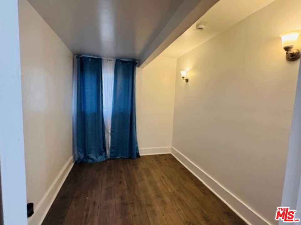 1100 W 48th Street Property Photo 8