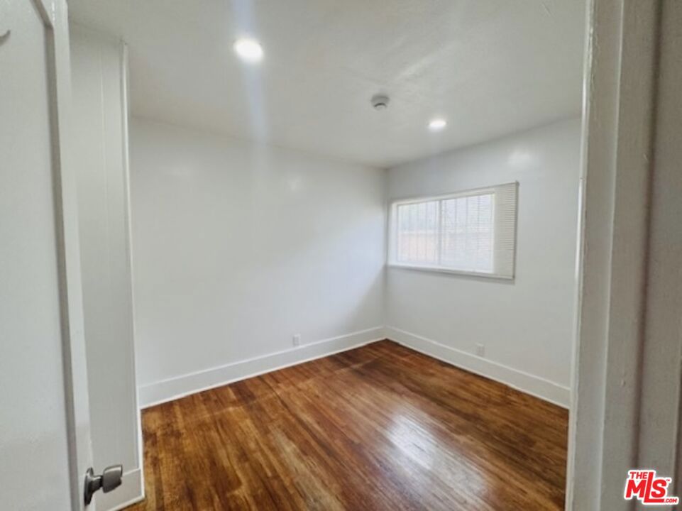 1100 W 48th Street Property Photo 9