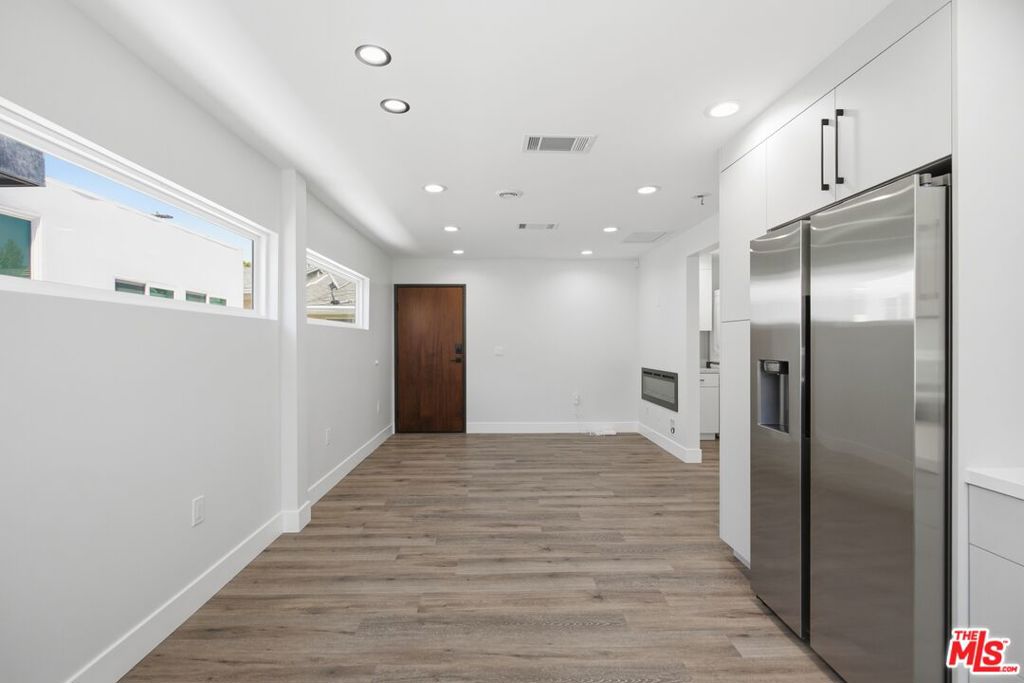 11613 Burbank Boulevard Property Photo 10
