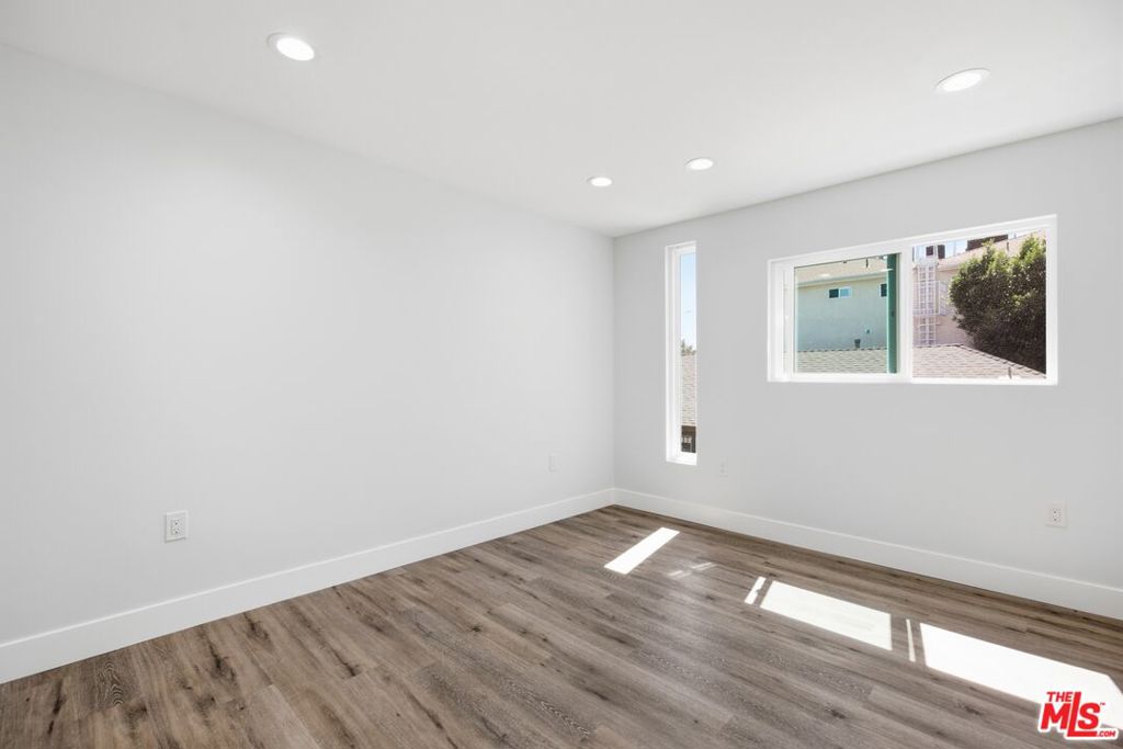 11613 Burbank Boulevard Property Photo 12