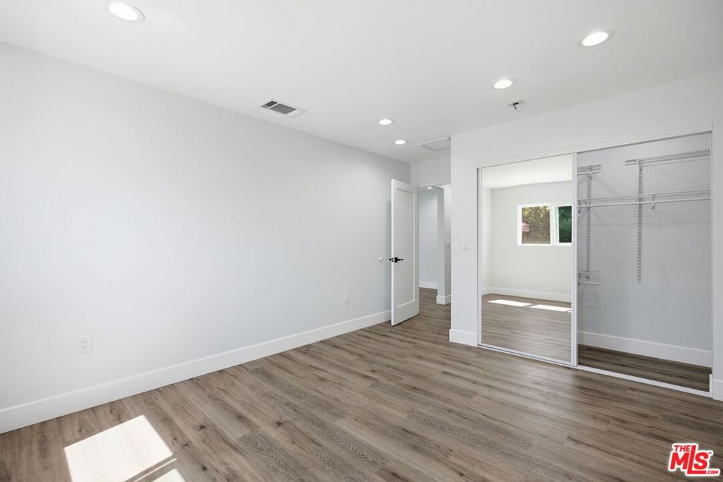 11613 Burbank Boulevard Property Photo 13