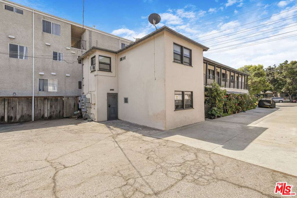 4418 S Centinela Avenue Property Photo 3