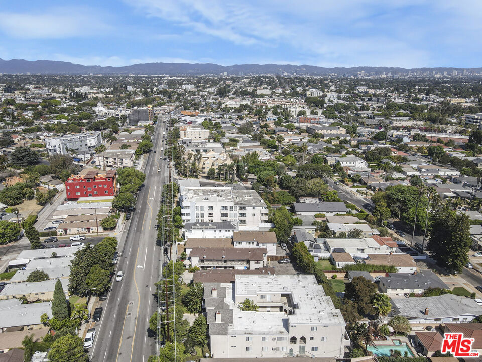 4418 S Centinela Avenue Property Photo 8