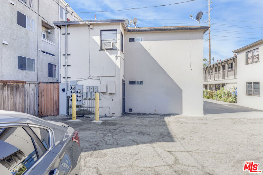 4418 S Centinela Avenue Property Photo 10