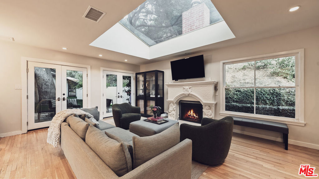 3440 Mandeville Canyon Road Property Photo 3