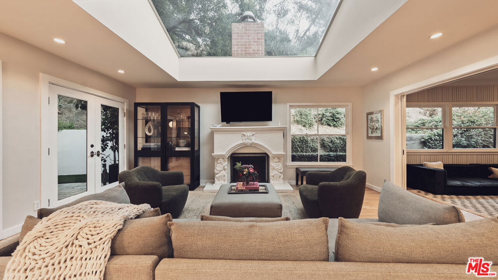 3440 Mandeville Canyon Road Property Photo 4