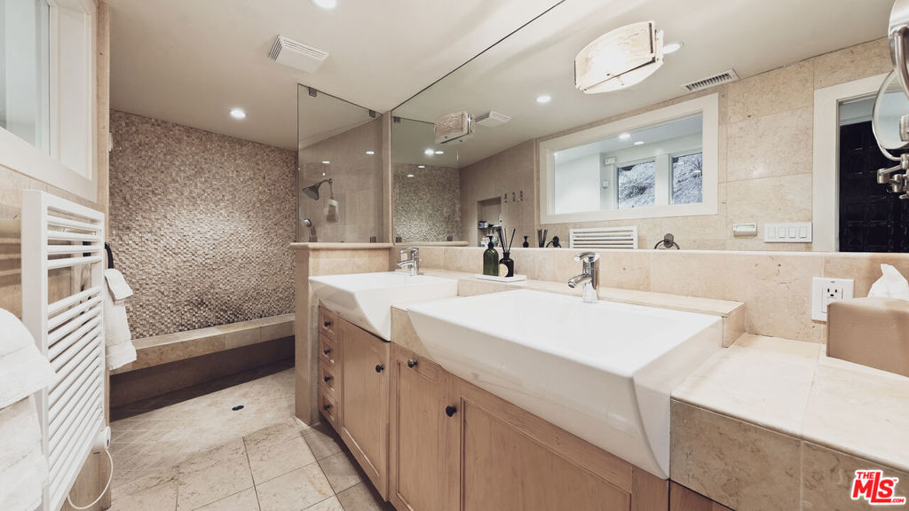 3440 Mandeville Canyon Road Property Photo 12