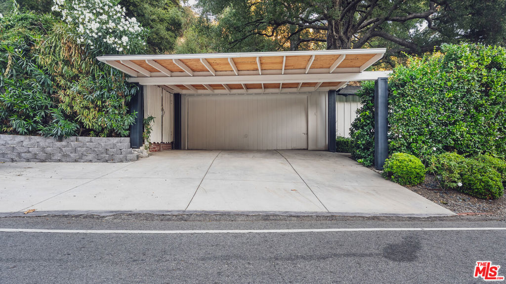 3440 Mandeville Canyon Road Property Photo 24