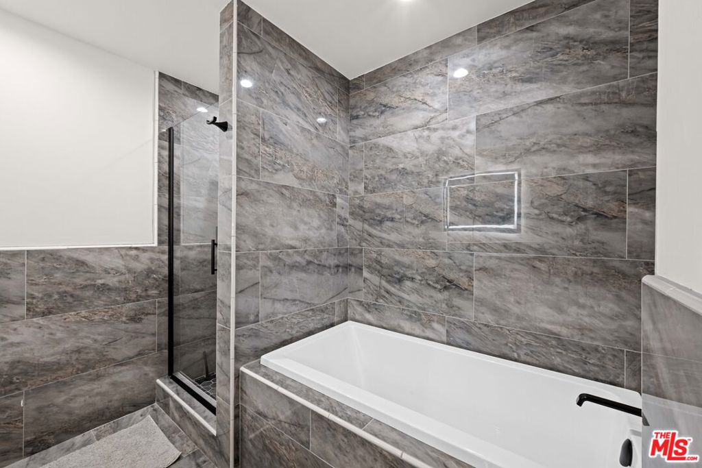 321 N Oakhurst Drive 601 Property Photo 13