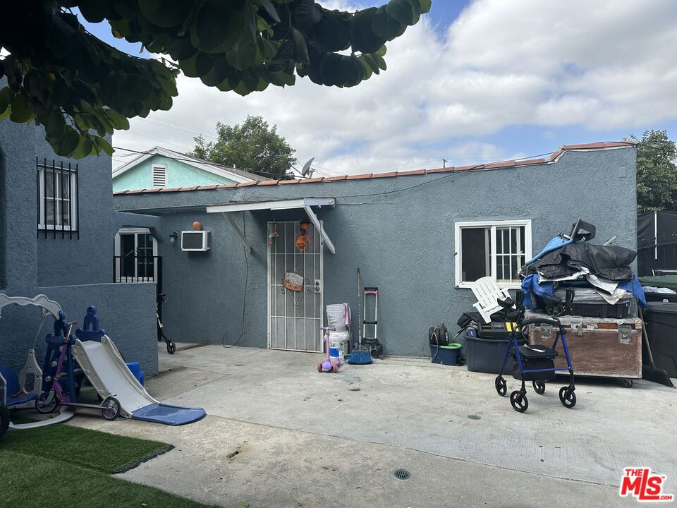 822 E 84th Place Property Photo 11