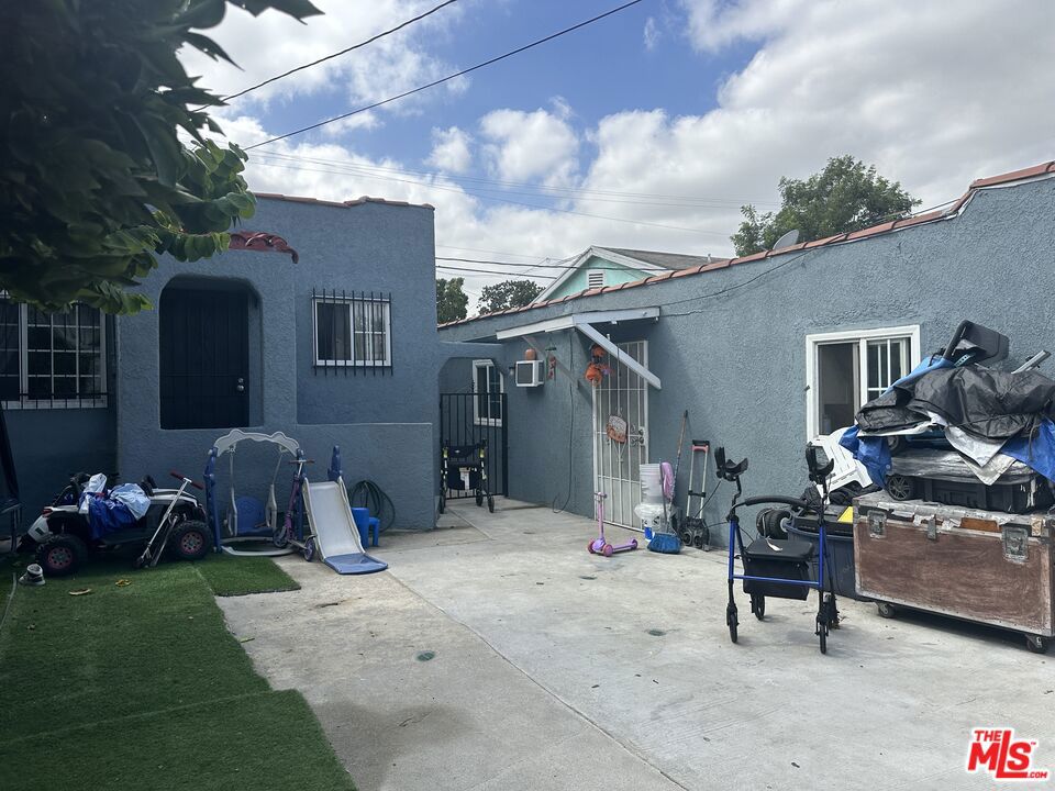822 E 84th Place Property Photo 13