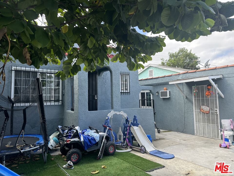 822 E 84th Place Property Photo 14