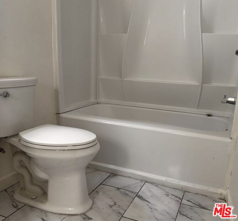 822 E 84th Place Property Photo 15