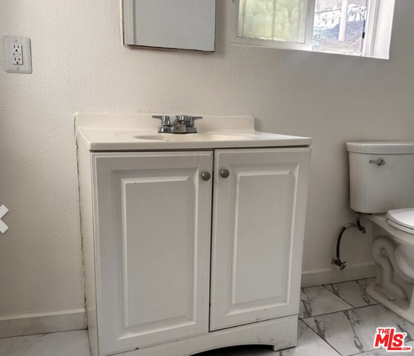 822 E 84th Place Property Photo 16
